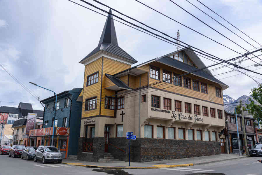 Argentina 151 - Ushuaia - iglesia bautista la Casa del padre.jpg